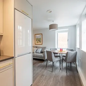  Apartment The Falcon Tap